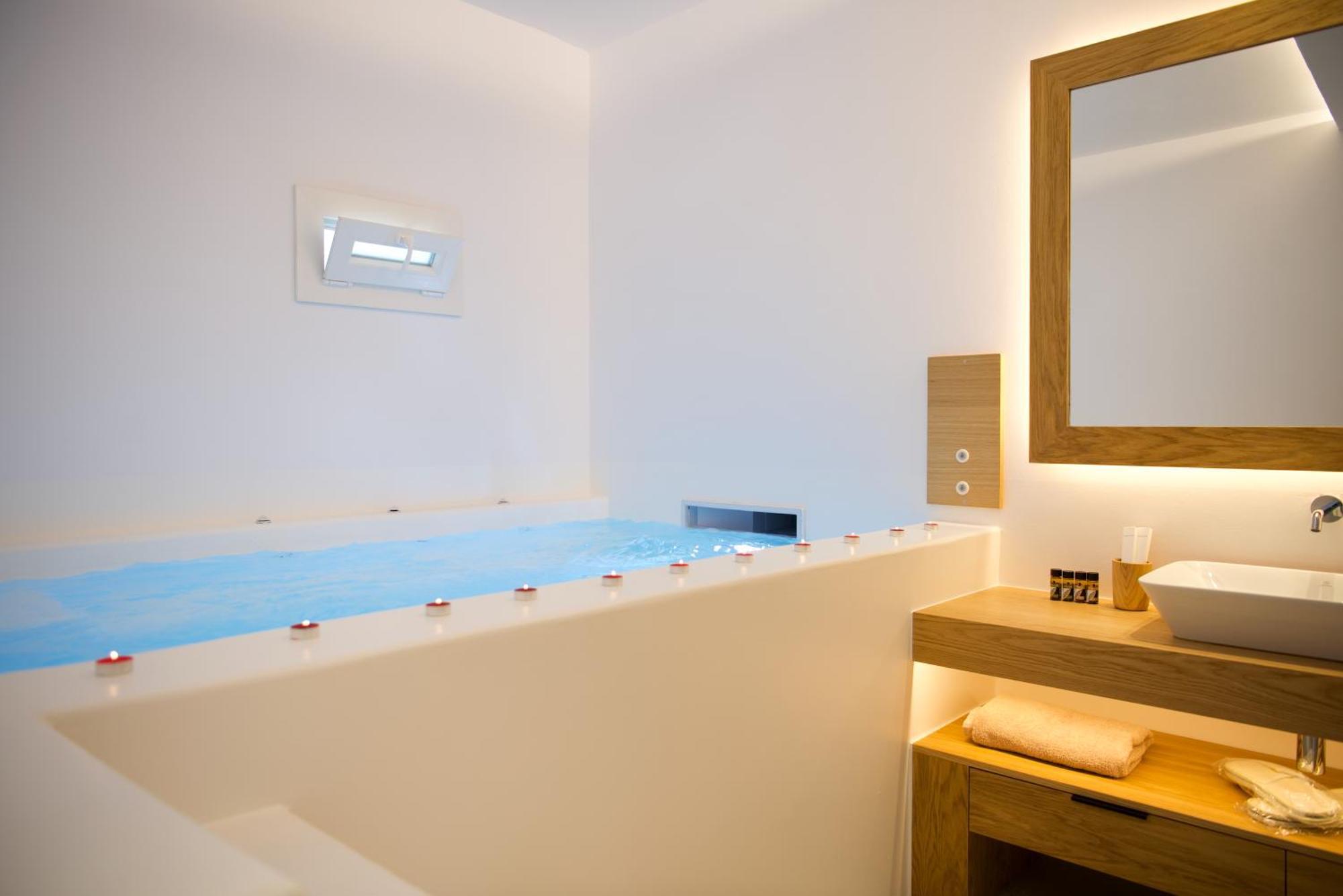 Elit Mykonos *